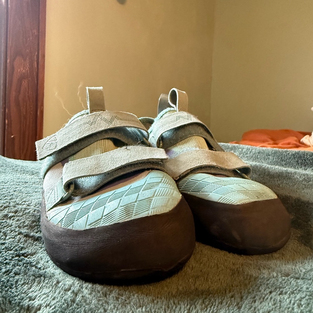 Butora Climbing Shoes